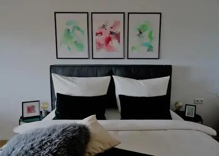 Modernes Apartment Mit Traumhaftem Blick Ins Gruene