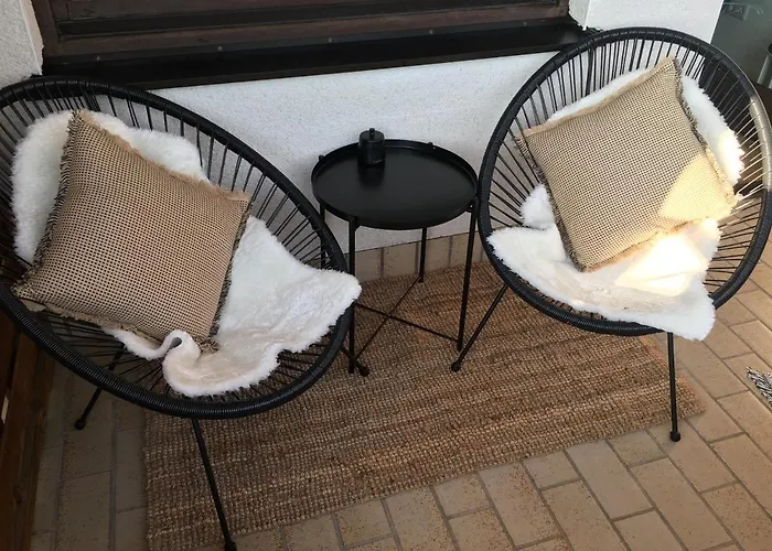 Modernes Apartment Mit Traumhaftem Blick Ins Gruene