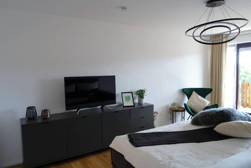 Modernes Mit Traumhaftem Blick Ins Gruene